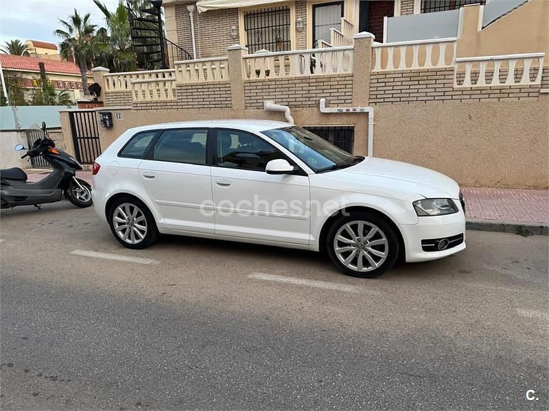 Usado Audi A3 Ambiente 105 CV (77 kW) 2011 Blanco Berlina