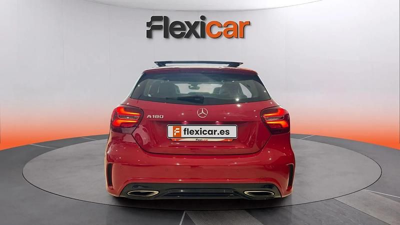 Usado Mercedes A180 122 CV (89 kW) 2018 Rojo Utilitario