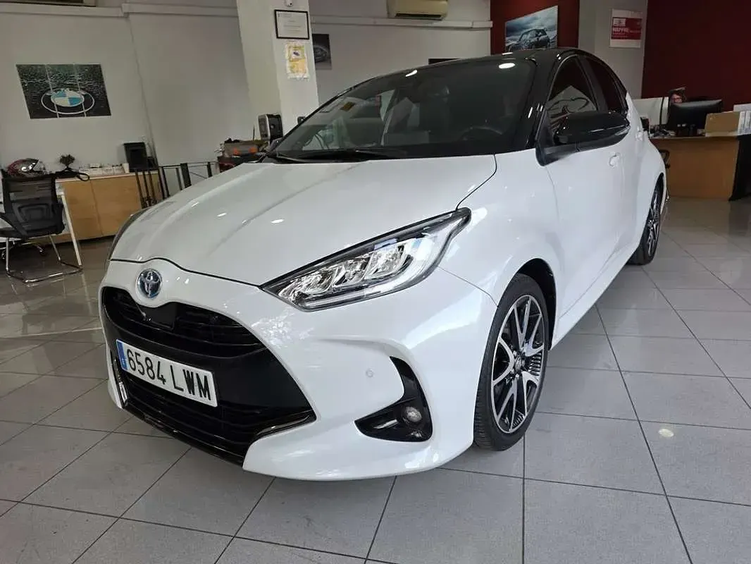 Usado Toyota Yaris Plus 116 CV (85 kW) 2022 Blanco Utilitario