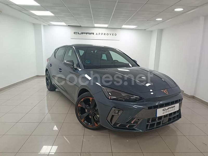 Gris / plata Nuevo 2024 Cupra Leon Berlina | 34.400 € (Precio justo) - Imagen 1/4