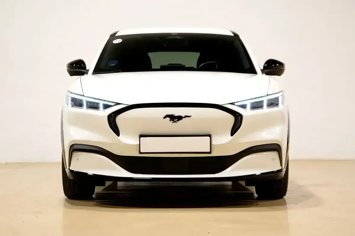 Usado Ford Mustang Mach-E Extended Range 258 kW (351 CV) 2023 Blanco SUV