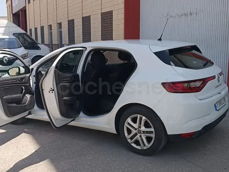 Usado Renault Mégane Business 95 CV (69 kW) 2019 Blanco Berlina