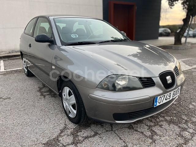 Usado Seat Ibiza 75 CV (55 kW) 2002 Gris / plata Berlina