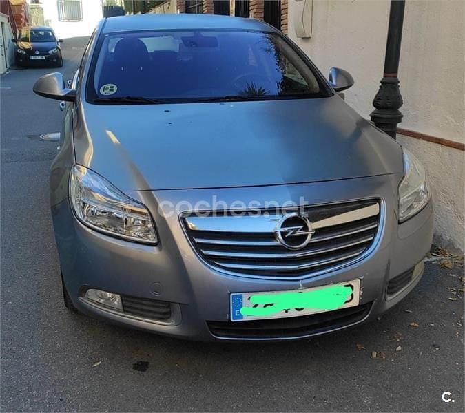 Usado Opel Insignia Edition 160 CV (117 kW) 2010 Gris / plata Berlina