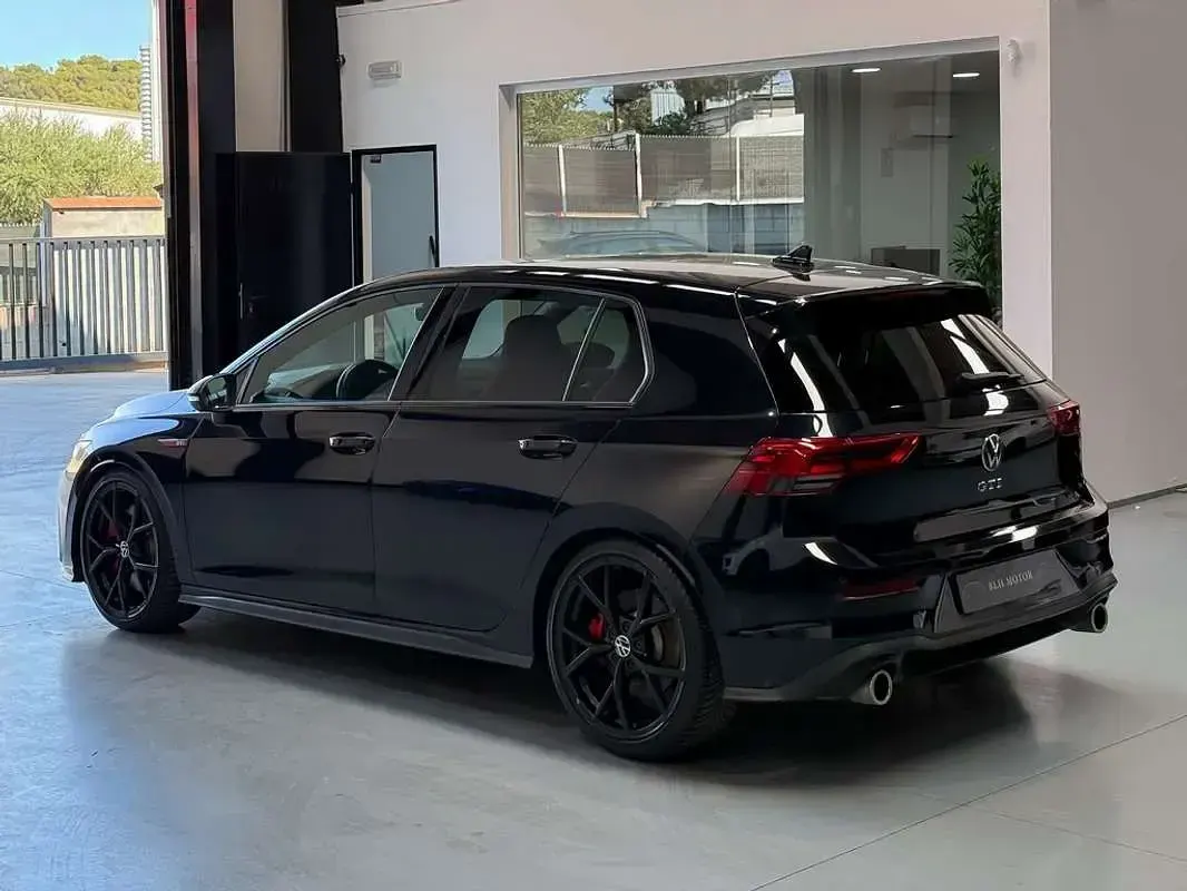 Usado VW Golf VIII GTI 245 CV (180 kW) 2021 Negro Utilitario
