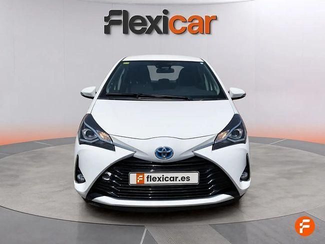 Usado Toyota Yaris Hybrid Advance 100 CV (73 kW) 2020 Blanco Berlina