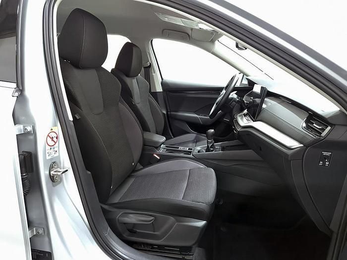 Usado Skoda Octavia Selection 116 CV (85 kW) 2024 Gris plata Familiar