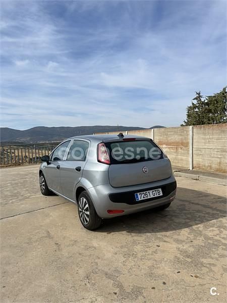 Gris / plata Usado 2012 Fiat Punto Evo Active Utilitario | 5200 € (Precio justo) - Imagen 1/4