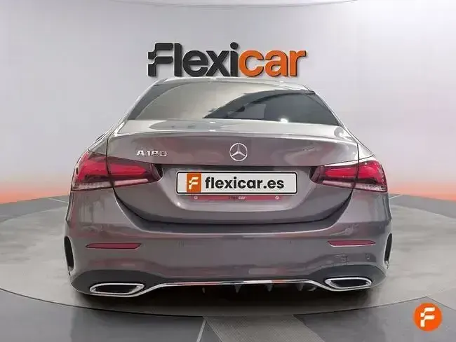 Usado Mercedes A180 136 CV (100 kW) 2022 Gris Berlina