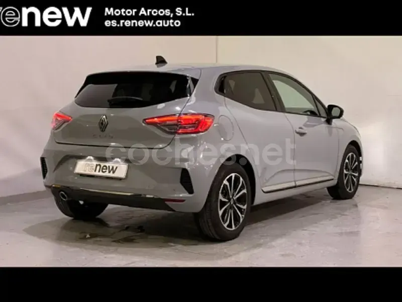 Usado Renault Clio V Techno 100 CV (73 kW) 2025 Gris / plata Berlina
