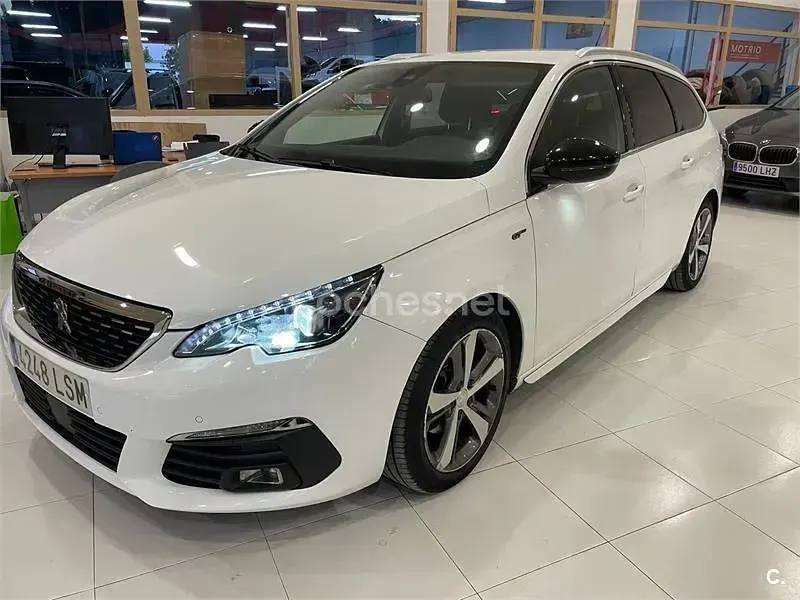Usado Peugeot 308 SW GT 130 CV (95 kW) 2021 Blanco Familiar