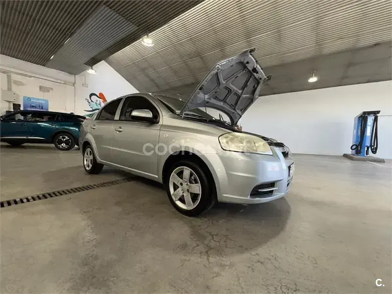 Usado Chevrolet Aveo LS 94 CV (69 kW) 2008 Gris / plata Berlina