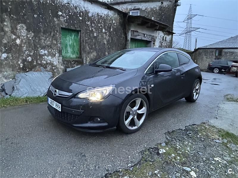 Usado Opel Astra GTC Sportive 165 CV (121 kW) 2011 Negro Berlina