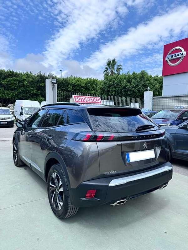 Usado Peugeot 2008 Allure 131 CV (96 kW) 2021 Gris SUV