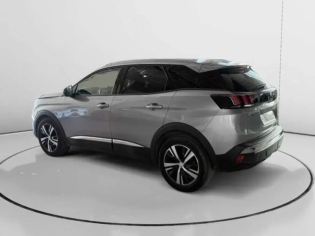 Usado Peugeot 3008 Allure 131 CV (96 kW) 2020 Gris SUV