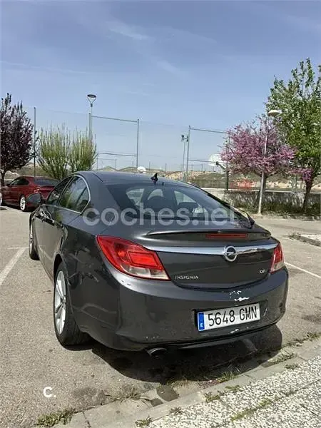 Usado Opel Insignia Sport 160 CV (117 kW) 2009 Gris / plata Berlina