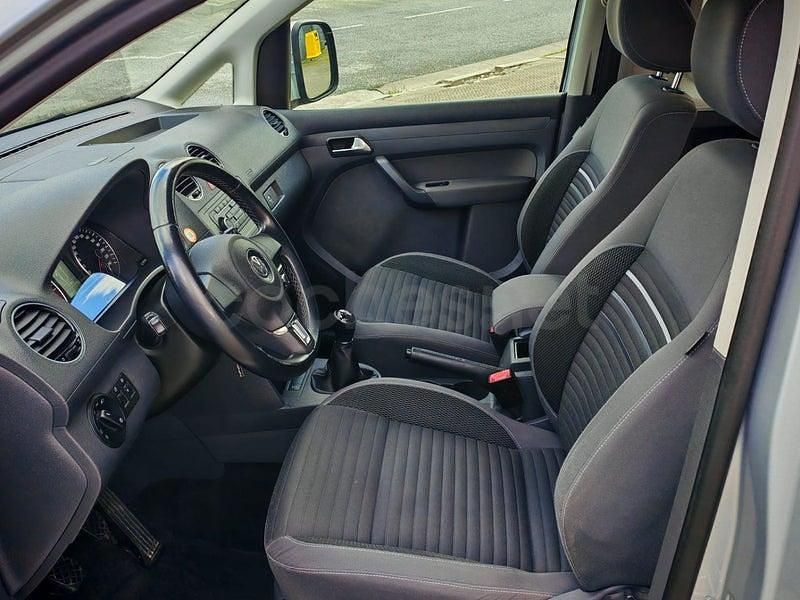 Usado VW Caddy Maxi Trendline 140 CV (102 kW) 2015 Gris / plata Monovolumen