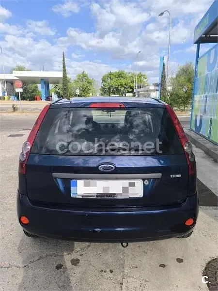 Usado Ford Fiesta Trend 68 CV (50 kW) 2006 Azul Utilitario