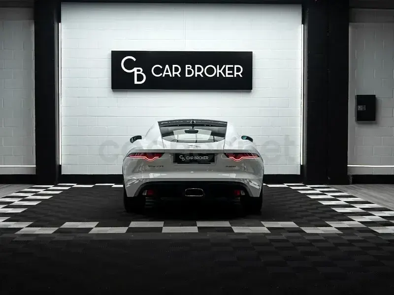 Usado Jaguar F-Type R-Dynamic 300 CV (220 kW) 2018 Blanco Coupe