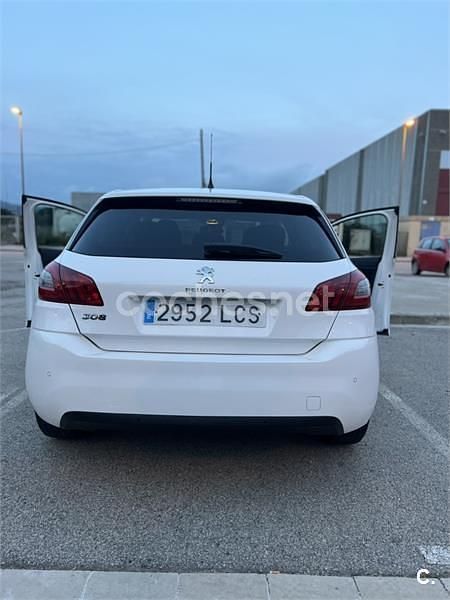Usado Peugeot 308 Style 100 CV (73 kW) 2019 Blanco Berlina