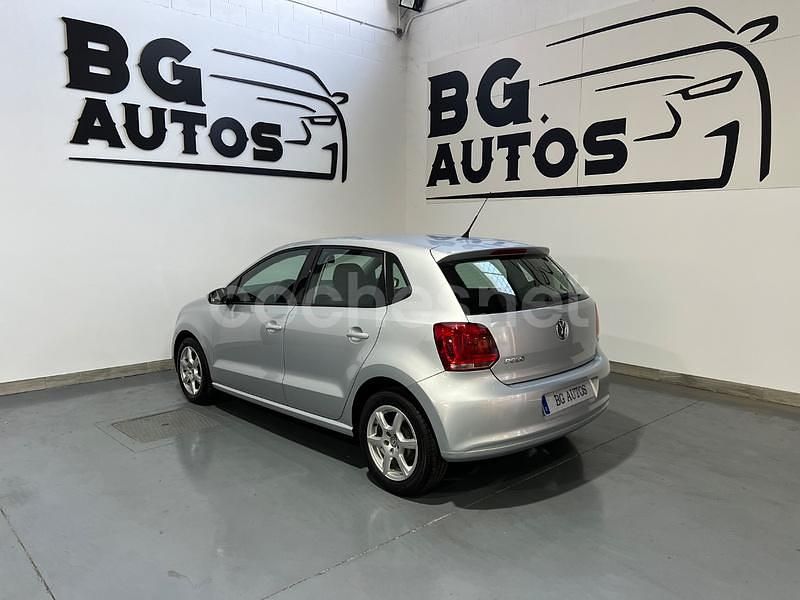 Usado VW Polo Advance 70 CV (51 kW) 2011 Gris / plata Berlina