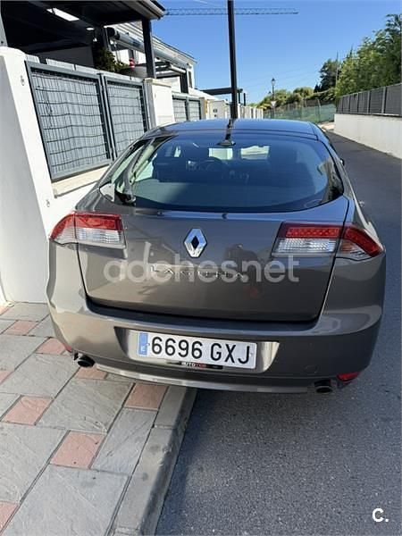 Usado Renault Laguna III Expression 130 CV (95 kW) 2010 Beige Berlina