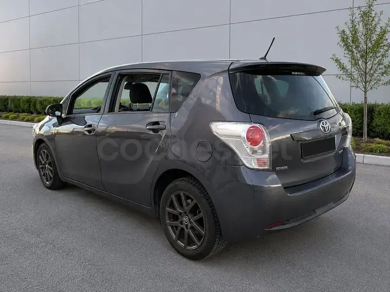 Usado Toyota Verso Advance 147 CV (108 kW) 2015 Gris / plata Monovolumen