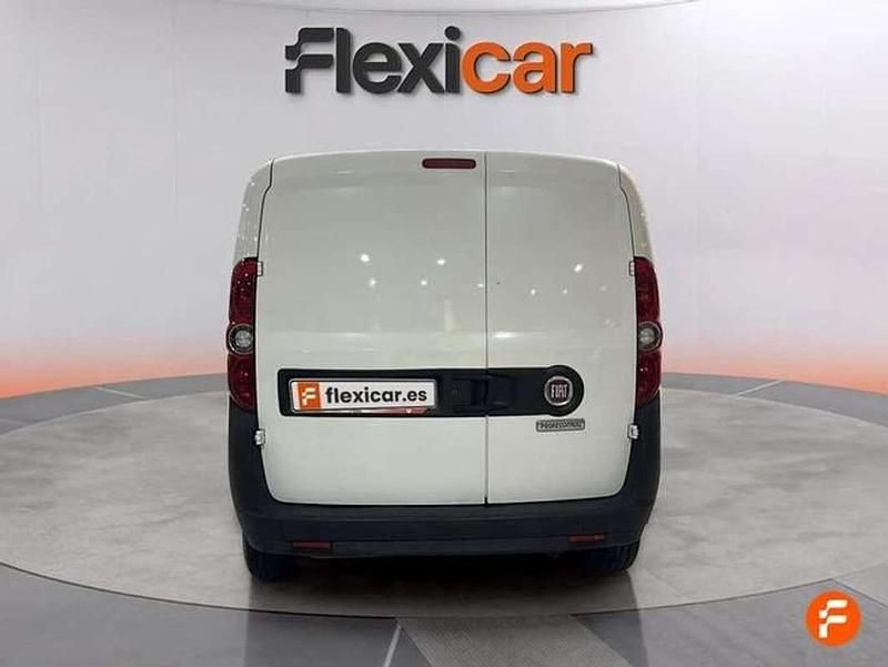 Usado Fiat Doblò 95 CV (69 kW) 2022 Blanco Monovolumen