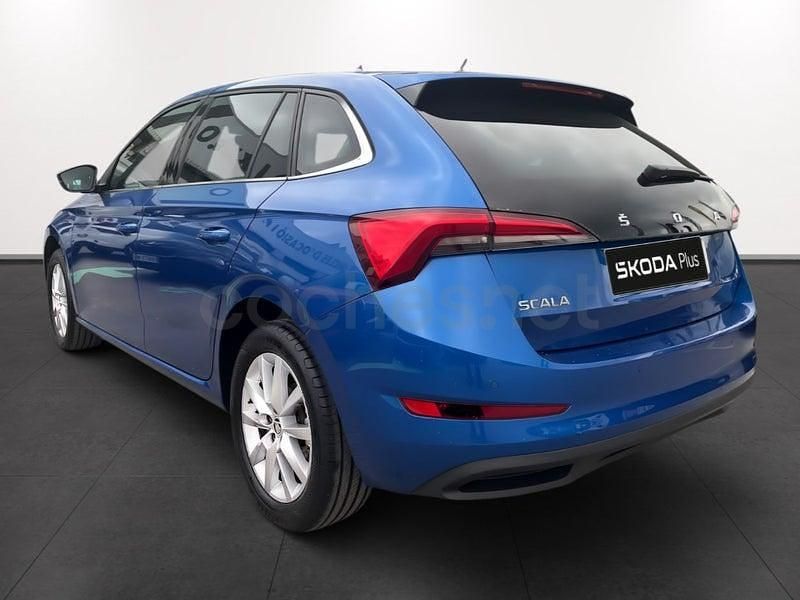 Usado Skoda Scala Ambition 95 CV (69 kW) 2022 Azul Utilitario