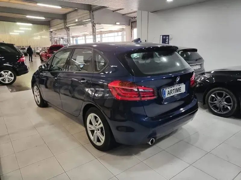 Usado BMW 225 Active Tourer iPerformance 224 CV (164 kW) 2019 Azul Monovolumen