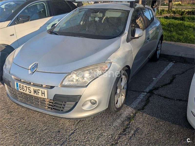 Usado Renault Mégane Dynamique 110 CV (80 kW) 2012 Gris / plata Berlina