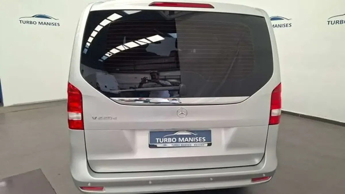 Usado Mercedes V220 163 CV (119 kW) 2021 Plateado Monovolumen