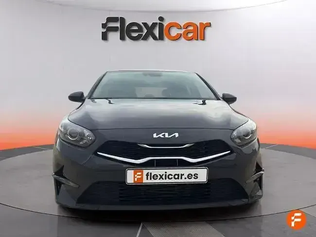 Usado Kia Ceed 136 CV (100 kW) 2023 Gris Utilitario