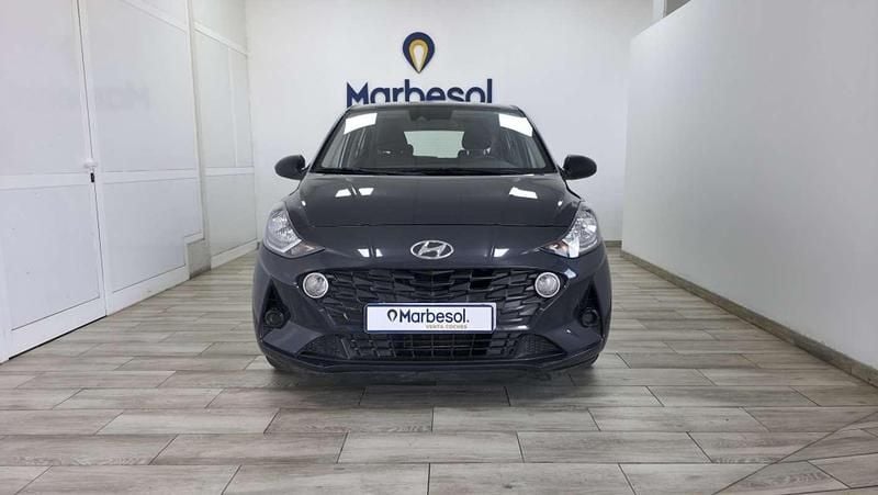 Usado Hyundai i10 67 CV (49 kW) 2021 Gris Utilitario