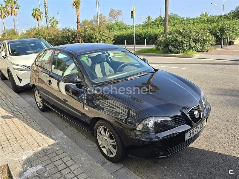 Usado Seat Ibiza 100 CV (73 kW) 2003 Negro Utilitario