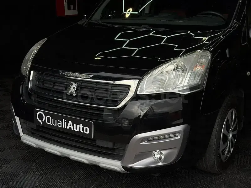 Usado Peugeot Partner Tepee Style 100 CV (73 kW) 2015 Negro Monovolumen