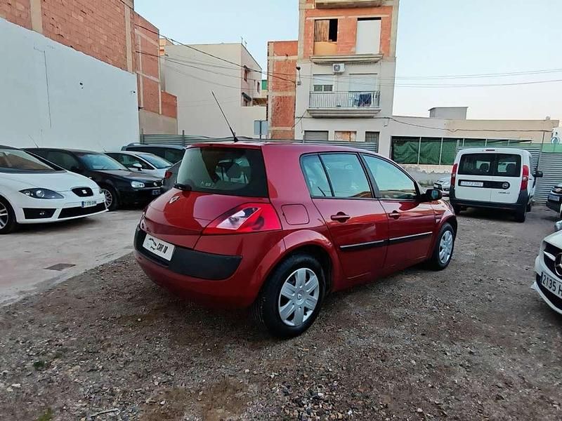 Usado Renault Mégane II Privilege 114 CV (83 kW) 2004 Burdeos Utilitario