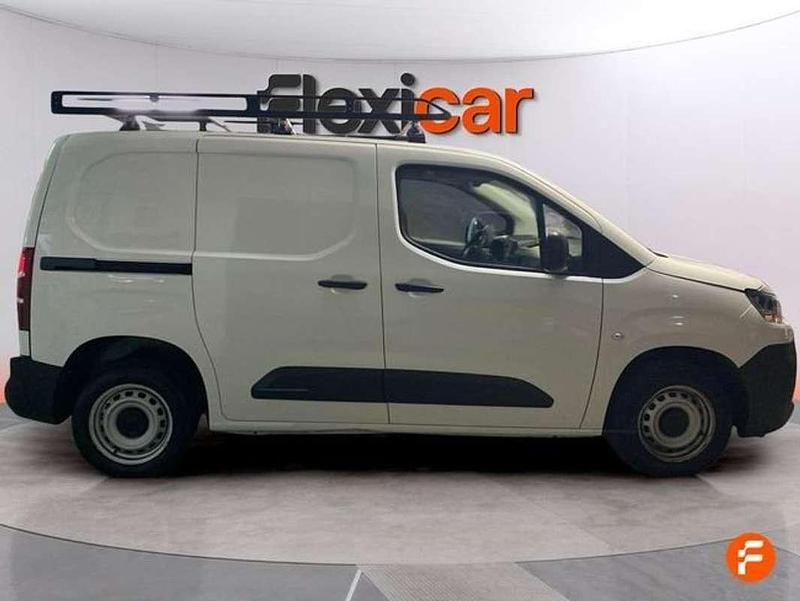 Usado Citroën Berlingo Feel 102 CV (75 kW) 2022 Blanco Monovolumen