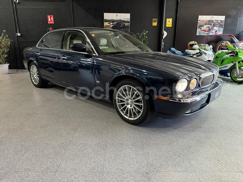 Azul Usado 2006 Jaguar XJ8 Executive Berlina | 14.990 € - Imagen 1/4