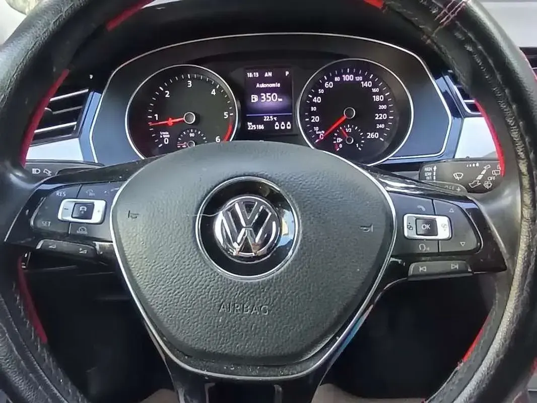 Usado VW Passat R-line 150 CV (110 kW) 2017 Blanco Familiar