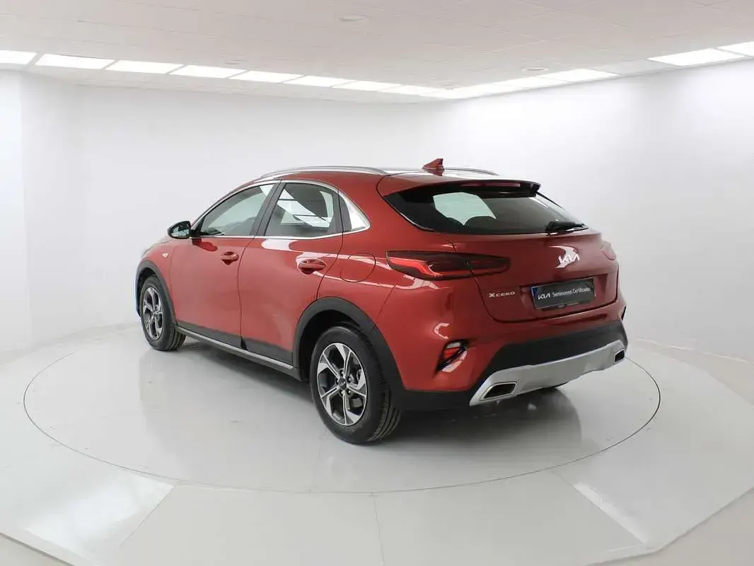 Usado Kia XCeed 120 CV (88 kW) 2022 Rojo SUV