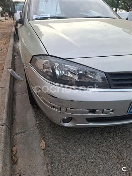 Usado Renault Laguna III Dynamique 130 CV (95 kW) 2007 Verde Berlina
