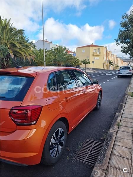 Usado VW Polo Advance 95 CV (69 kW) 2021 Naranja Berlina