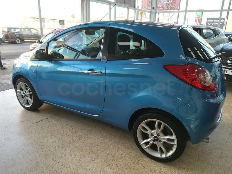 Usado Ford Ka Trend 69 CV (50 kW) 2015 Azul Berlina