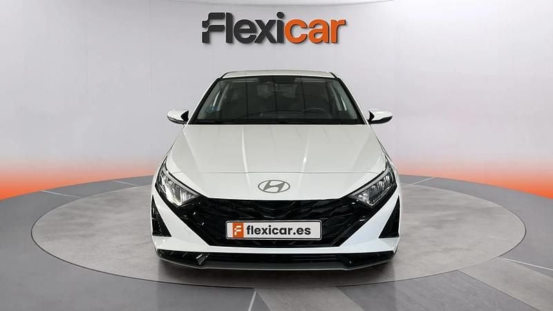 Usado Hyundai i20 101 CV (74 kW) 2024 Blanco Berlina