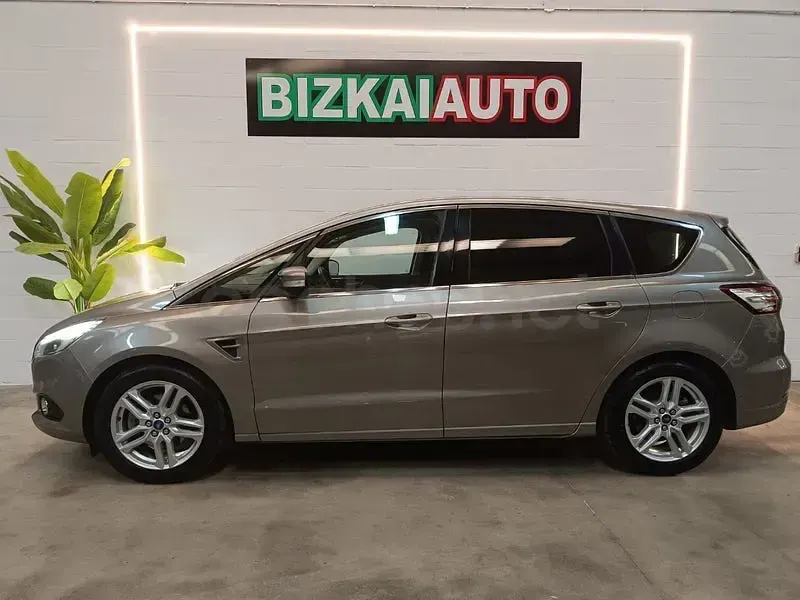 Usado Ford S-MAX Titanium 150 CV (110 kW) 2015 Beige Monovolumen