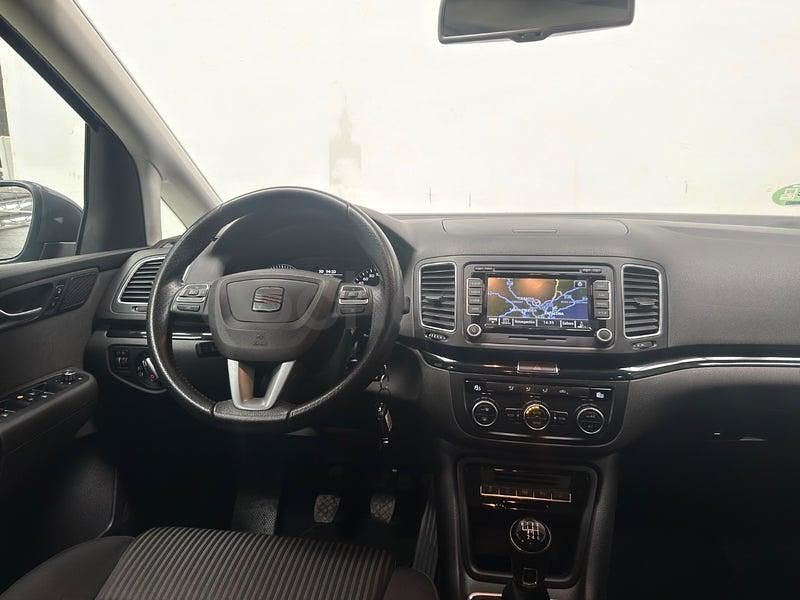 Usado Seat Alhambra Reference 150 CV (110 kW) 2013 Gris / plata Monovolumen