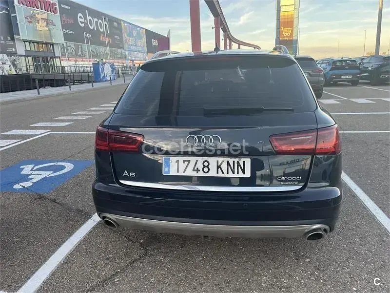 Usado Audi A6 Allroad 320 CV (235 kW) 2018 Azul Familiar