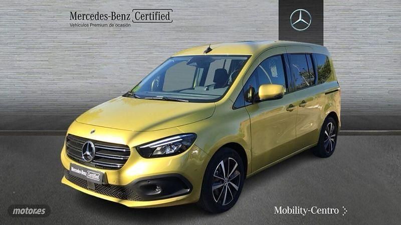 Amarillo Usado 2025 Mercedes T180 Monovolumen | 33.492 € (Buen precio) - Imagen 1/4