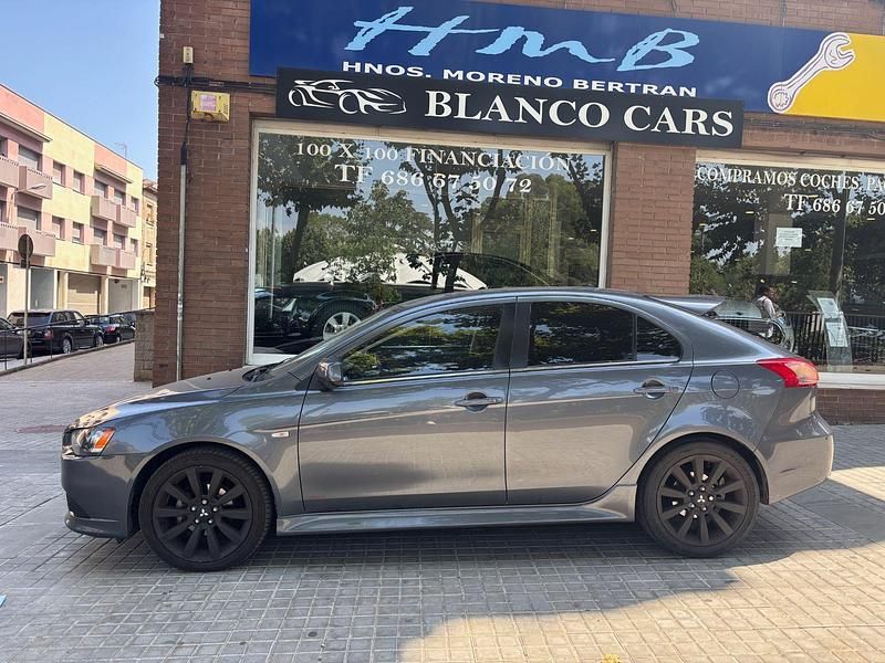 Gris Usado 2012 Mitsubishi Lancer Sportback Motion Berlina | 6490 € - Imagen 1/4